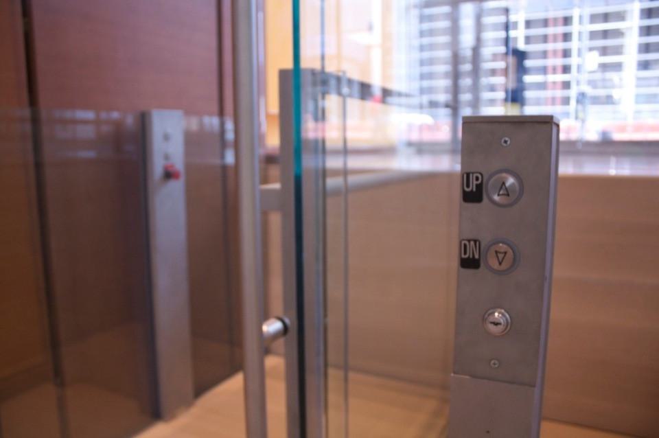 Custom Enclosure Vertical Platform Wheelchair Lifts 6 Copy