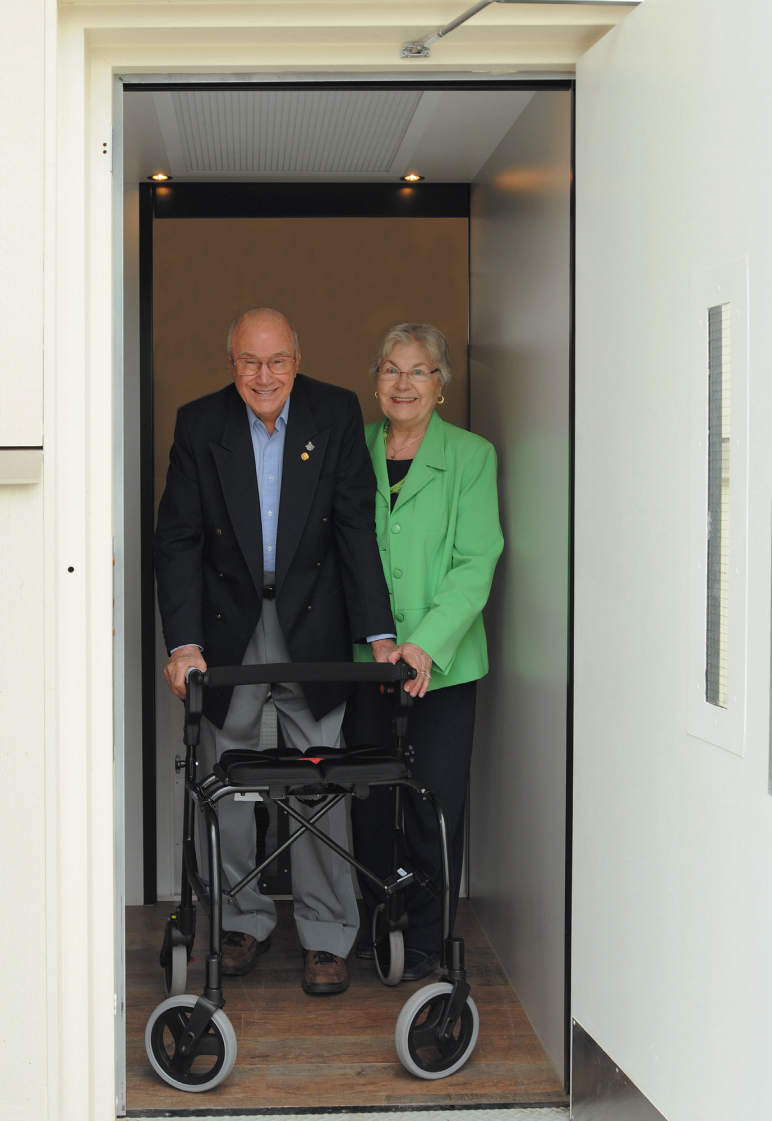 Heavy Duty Vertical Platform Lift in use