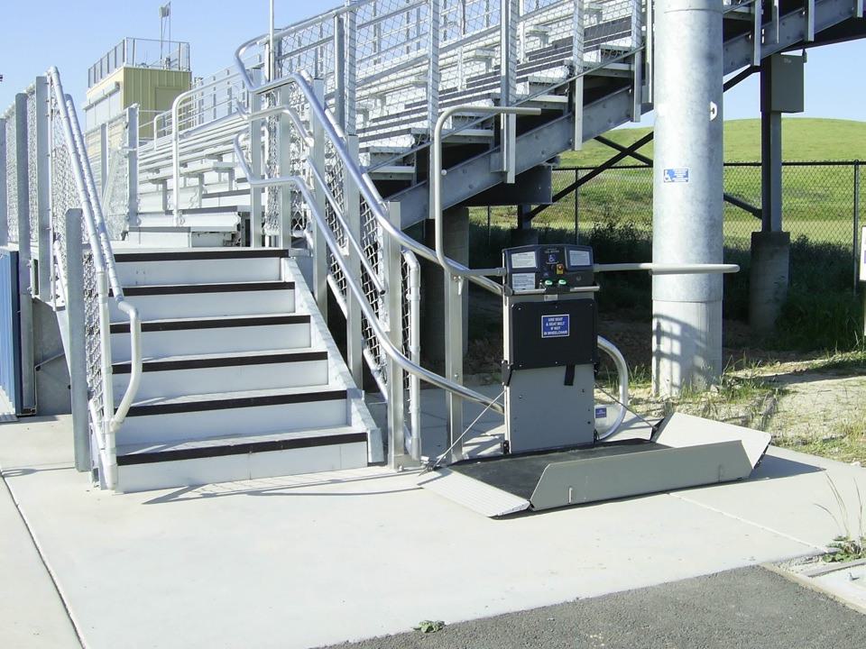 Turning Inclined Platform Wheelchair Lift 1
