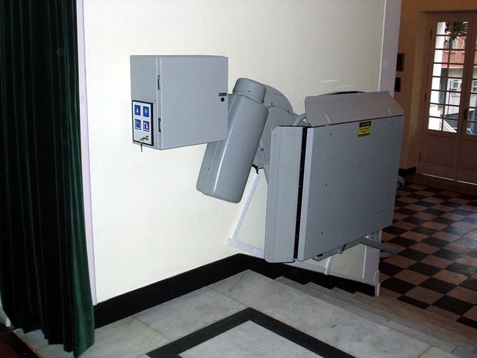 Turning Inclined Platform Wheelchair Lift 10