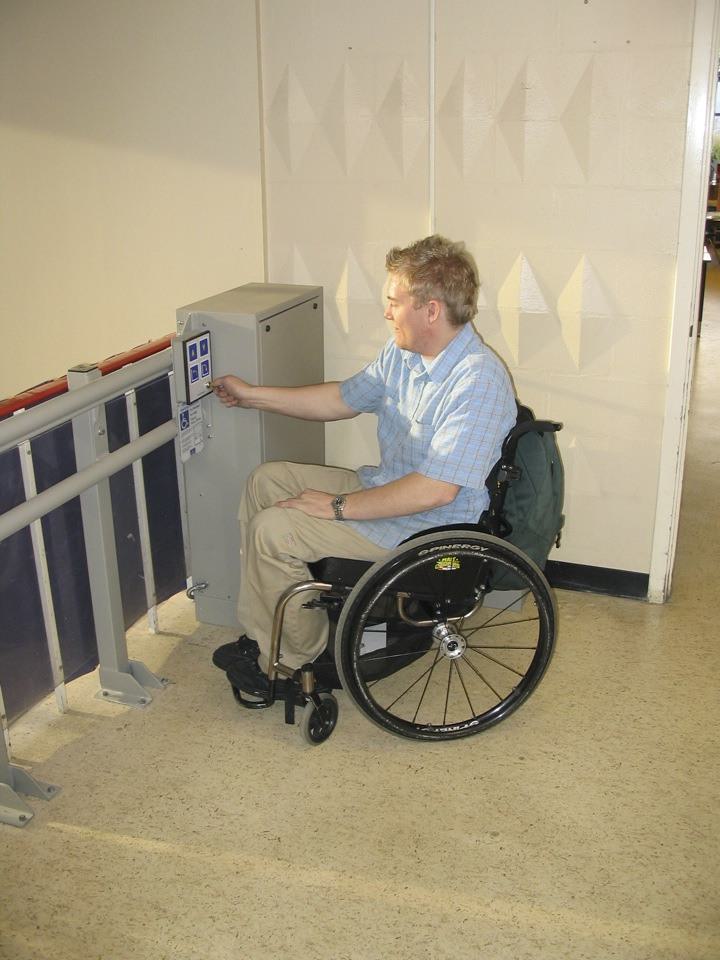 Turning Inclined Platform Wheelchair Lift 2