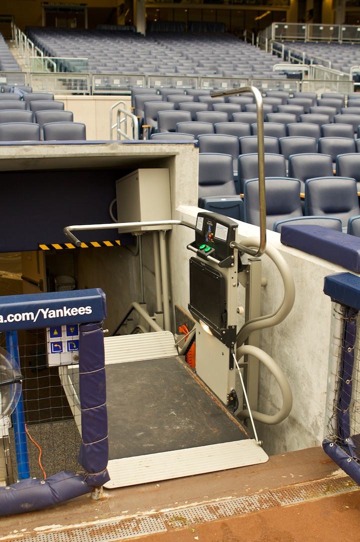 Turning Inclined Platform Wheelchair Lift 4