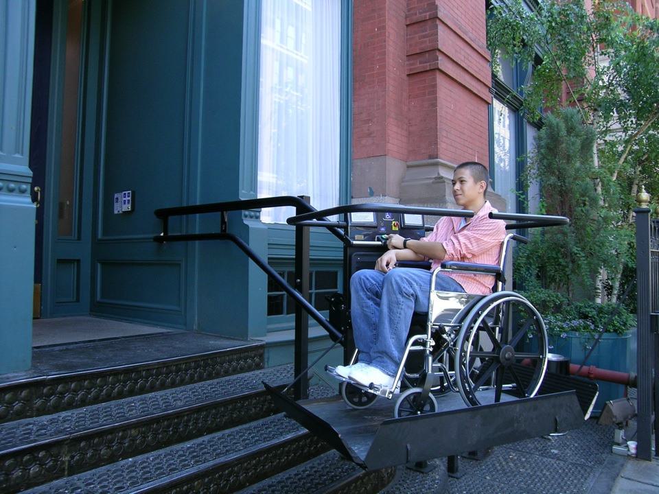 Turning Inclined Platform Wheelchair Lift 6