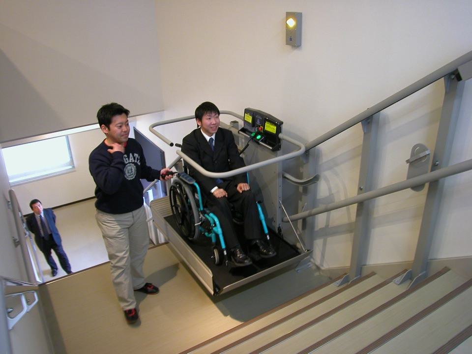 Turning Inclined Platform Wheelchair Lift 8